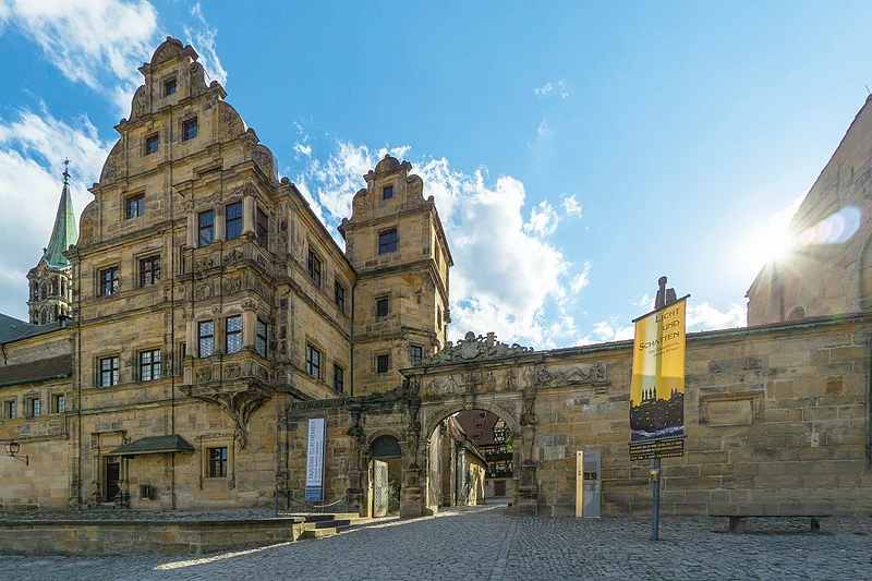 Alte Hofhaltung Foto des Eingangs zur Alten Hofhaltung in Bamberg.