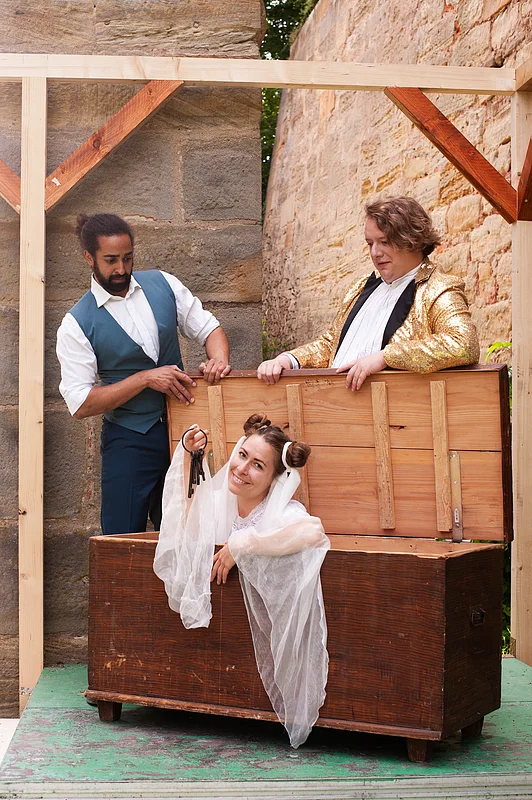 Das kleine Gespenst Das Bamberger Theater Chapeau Claque präsentiert auf der Freilichtbühne im Burggraben der Altenburg den Kinderbuchklassiker "Das kleine Gespenst" von Otfried Preußler.