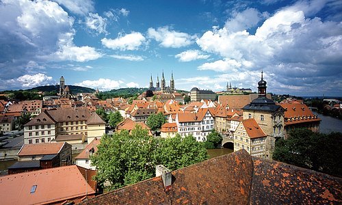Der Blick vom Turm des Renaissanceschlosses Geyerswˆrth auf die Bergstadt - Teil des Weltkulturerbes- ist einer der schˆnsten der Stadt. Vor allem am Abend erstrahlt Bamberg in besonderer Atmosph‰re.